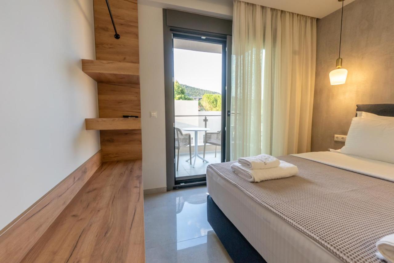 3 Doors Villas Nea Iraklitsa Exterior photo